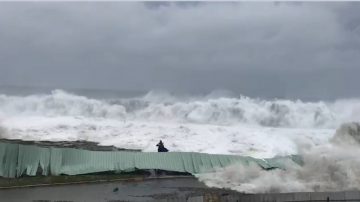 山竹远离台东满目疮痍 气象局续发豪雨特报