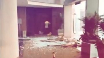 山竹狂風豪雨襲港 尖沙咀酒店大廳玻璃爆破一刻