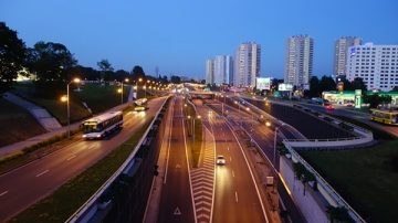 黑夜無路燈 汽車為何能在高速公路疾駛？