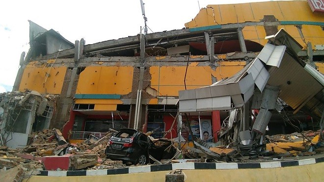 印尼地震海啸死亡升至832人 震央30万居民渺无音讯