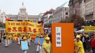 制止迫害 歐洲法輪功學員布拉格大遊行