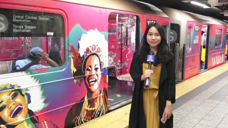 台灣彩繪列車現身紐約地鐵 「台灣紅」亮眼