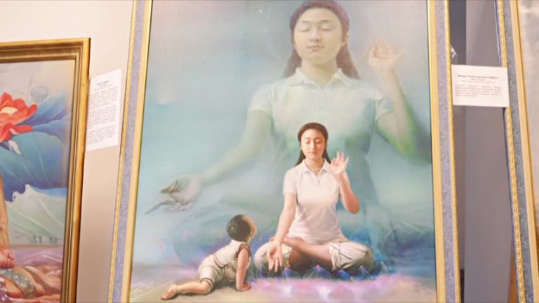 烏克蘭真善忍美展  遊客讚歎感佩