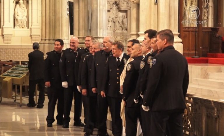紐約聖派翠克大教堂 首年彌撒褒揚警務人員