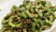 大厨教榄菜凉瓜炒肉碎 爽口去苦很美味（视频）