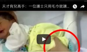 奇妙：一位护士只用毛巾就让宝宝立即入睡！