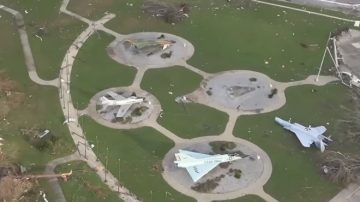 迈克尔横扫 佛州首当其冲 F-22基地建物几乎全毁