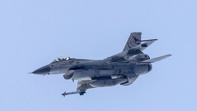 比利時維修戰機突開炮 誤射F-16爆炸全毀（視頻）
