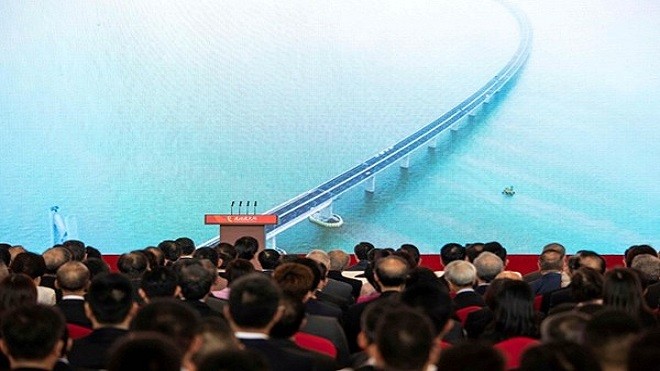 港珠澳大桥是“豆腐渣”？九年建造丑闻不绝