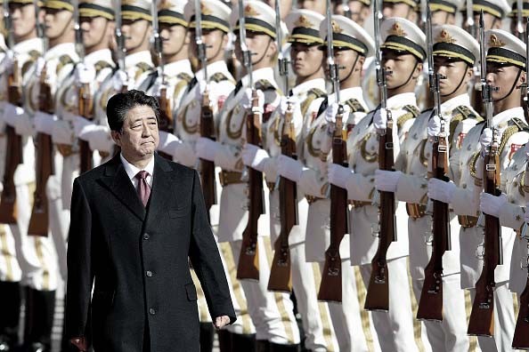 北京接受日本新「三原則」 安倍訪華現不愉快一幕