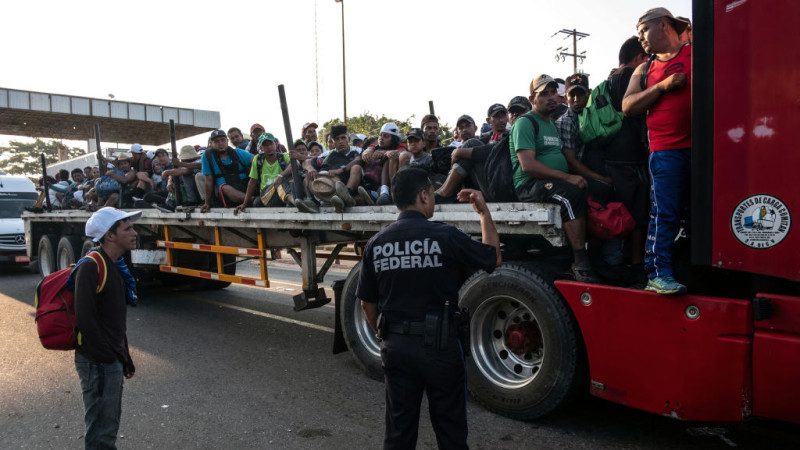 川普或阻所有大篷车移民入境 拒绝庇护申请