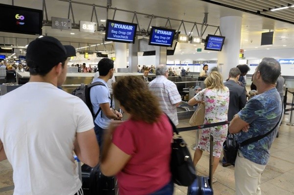 行李搬运工罢工 比利时最大机场200航班取消