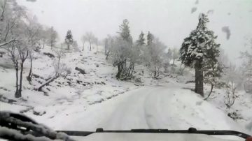 喜馬拉雅山區喜迎初雪  遊客讚嘆美景