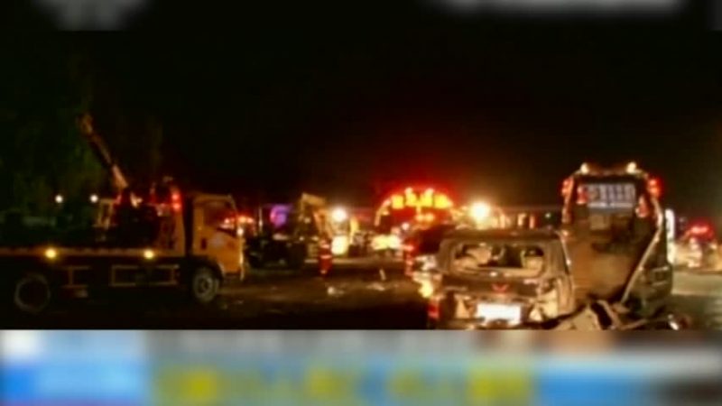 蘭州高速重大撞車事故 15人死亡31車受損