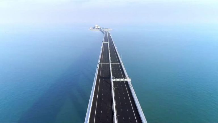 港珠澳大橋通車 廉價團湧入疑涉黑工