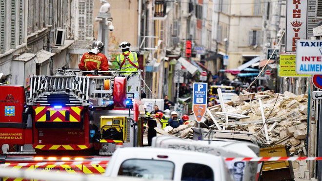 法南马赛两建筑物突然倒塌 恐10人遭活埋