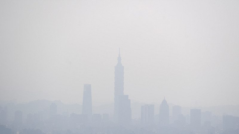 台灣一片霧茫茫 空品監測逾30站達有害等級