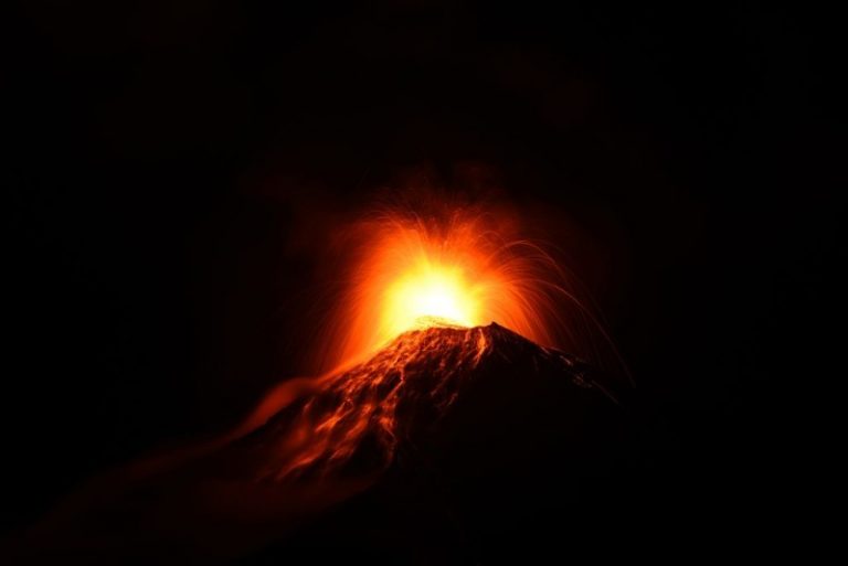 危國火峰火山噴發 4000居民驚嚇急撤