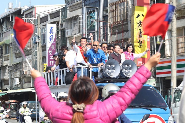 高市選情緊 藍綠車隊掃街衝人氣拼聲勢