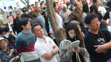 投票日好天气大排长龙 中选会：下午4时前排队都可投票