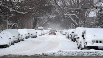 美国中西部降大雪 取消1200多航班