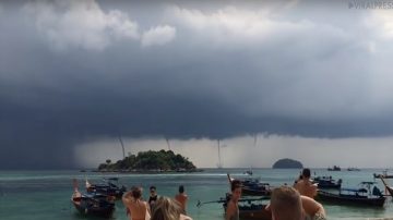 上接雷雨下冲水面 超狂4道水龙卷同现丽贝岛