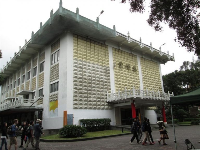 台大逾50年「鹿鳴堂」 校友搶救獲登歷史建築