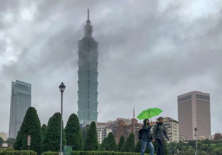 冷氣團颱風夾擊 台跨年夜元旦假期雨最多