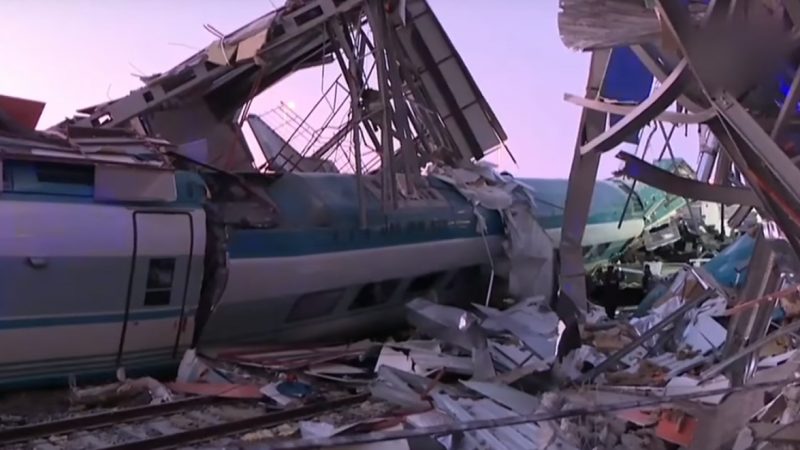 土耳其高速列車撞擊翻覆 至少4死43人傷