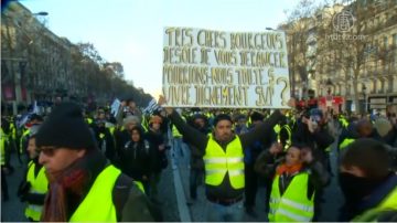 法国“黄背心”抗议持续第四个周末