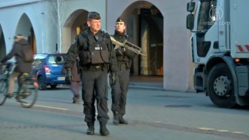 法国警方大搜捕 圣诞集市枪手被击毙