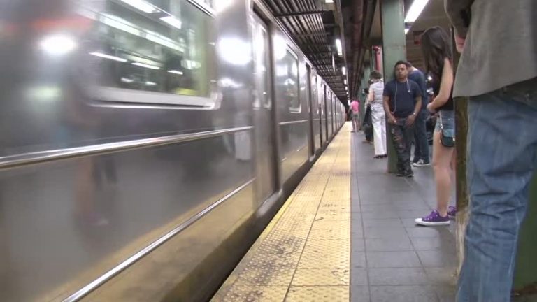 紐約男子慘遭F車撞死  布魯克林多條地鐵線路延誤