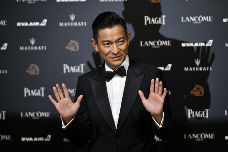劉德華嗓音嘶啞 含淚宣布取消演唱會
