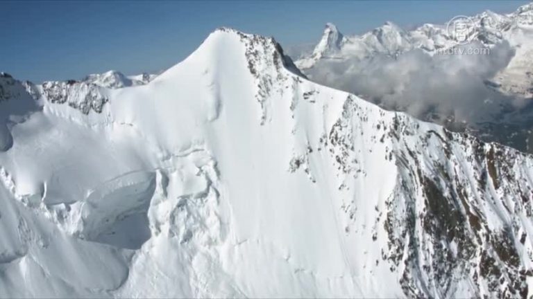 頂尖高手對決 瑞士陡坡滑雪驚險30秒