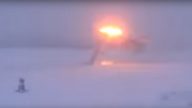 风雪交加能见度低 俄轰炸机勉强降落瞬成火球