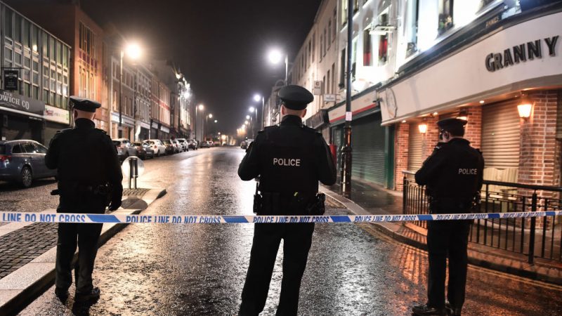 疑恐怖攻击 北爱尔兰法庭外汽车爆炸