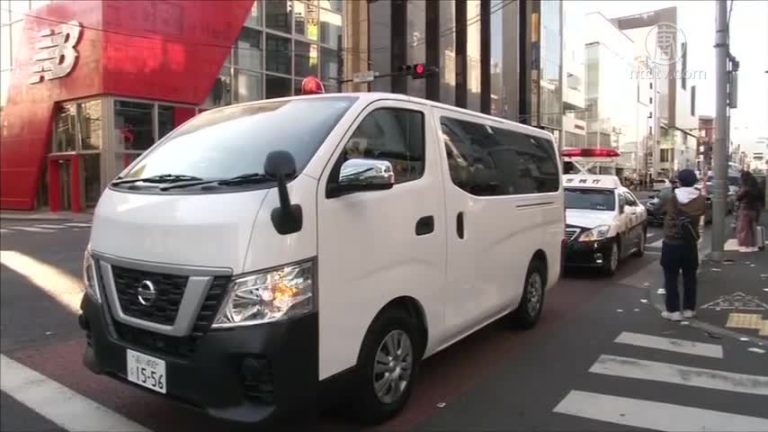 東京男子駕車衝撞路人 8人受傷
