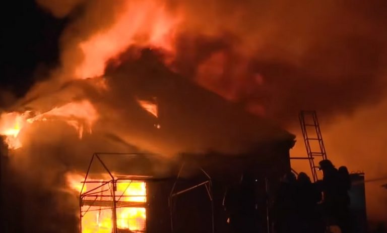 日新潟商住區失火 狂燒7小時毀15棟房3人死