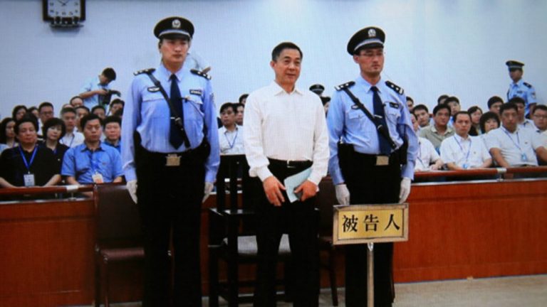 習近平設局薄熙來中計 從輕蔑冷笑到握拳咆哮