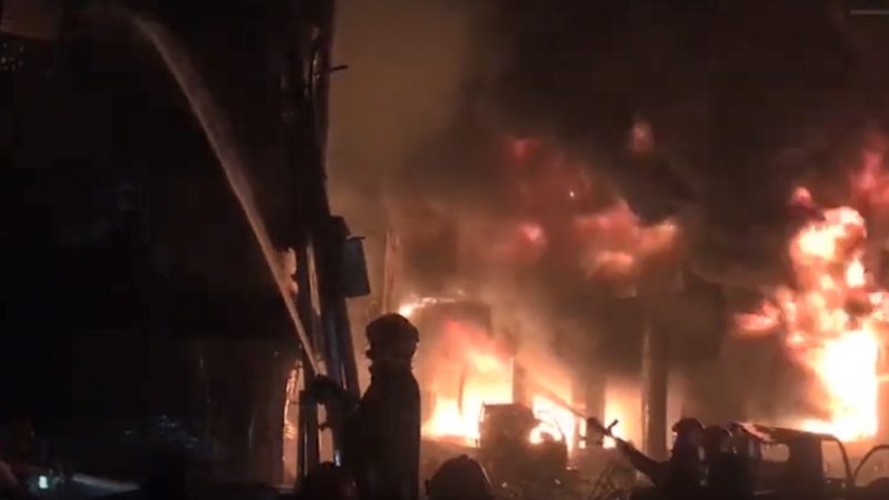 孟加拉首都暗夜大火 社區陷火窟至少56人葬身(視頻)