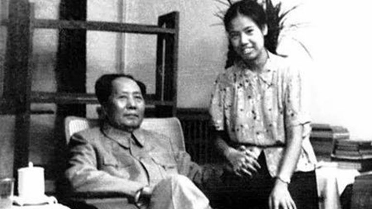 毛新宇曬家庭照：毛澤東與兒媳十指相扣（組圖）