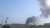 台物流廠大火濃煙竄天 2員工命危