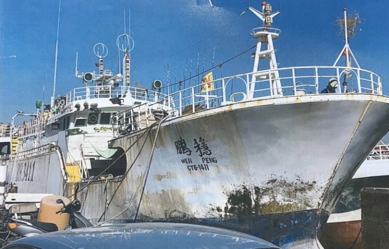 台漁船海上喋血  菲藉漁工砍人逼跳海2死10人待救