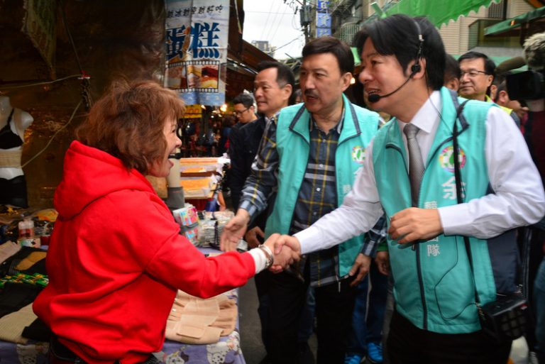 一院長抵三市長 余天找賴清德助陣