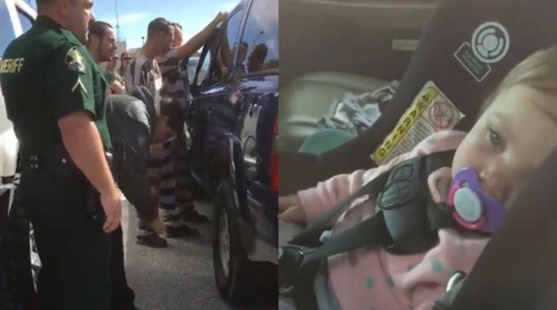 偷车贼“重操旧业” 2分钟打开反锁车门救女婴（视频）