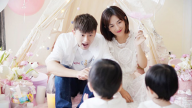 張傑謝娜晒全家福 為雙胞胎女兒慶周歲生日
