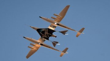 首試載客飛太空 維珍銀河太空船直衝次軌道