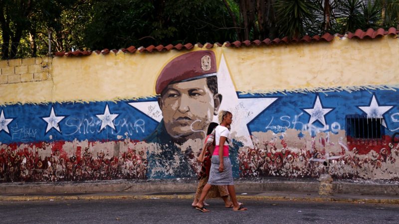 历史上的今天，2月4日：查韦斯——熟读《毛泽东选集》的委内瑞拉独裁者