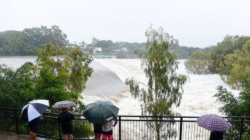 東澳罕見大洪水 雨恐持續下