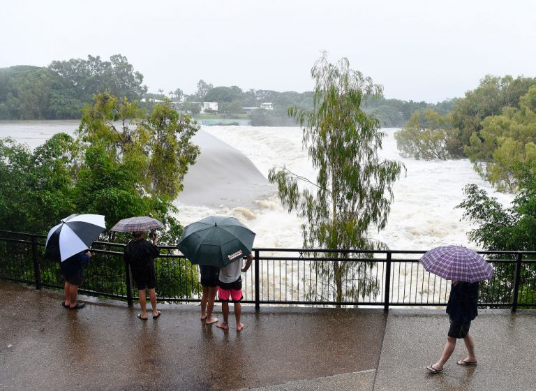 東澳罕見大洪水 雨恐持續下